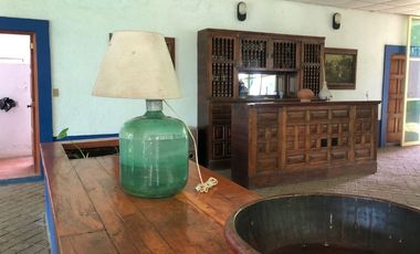 CASA EN TEPOZTLAN CON GRANDES JARDINES