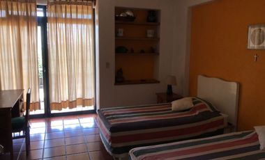 CASA EN TEPOZTLAN CON GRANDES JARDINES