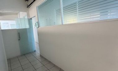 Renta oficinas en Av. Universidad - Chimalistac, con terraza