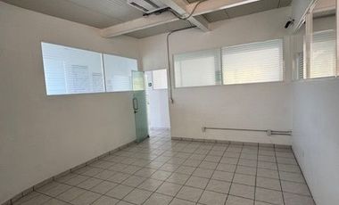 Renta oficinas en Av. Universidad - Chimalistac, con terraza