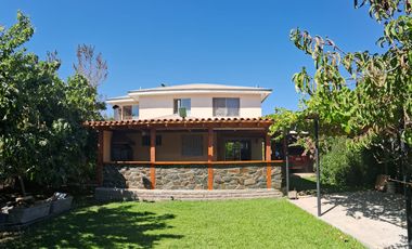 HERMOSA CASA CON AMPLIOS ESPACIOS Y  ENTORNO NATURAL