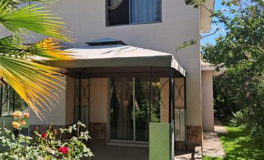HERMOSA CASA CON AMPLIOS ESPACIOS Y  ENTORNO NATURAL