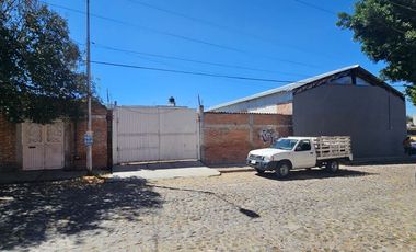 Propiedad con uso de suelo en Esquina, Bodega Comercial, tienda de conveniencia y Estacionamiento