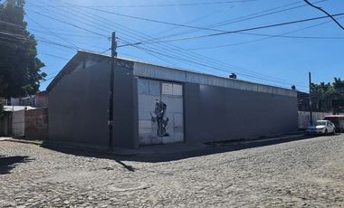 Propiedad con uso de suelo en Esquina, Bodega Comercial, tienda de conveniencia y Estacionamiento