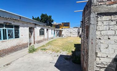 Propiedad con uso de suelo en Esquina, Bodega Comercial, tienda de conveniencia y Estacionamiento