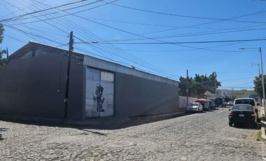 Propiedad con uso de suelo en Esquina, Bodega Comercial, tienda de conveniencia y Estacionamiento