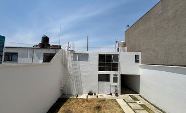 Casa en Venta con Locales Comerciales Toluca