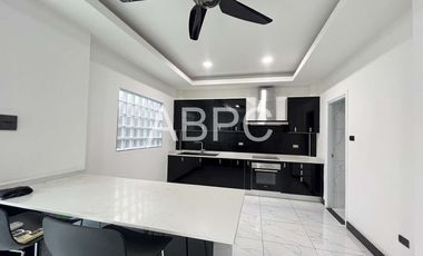 3 Bedrooms 3 Bathrooms in East Pattaya