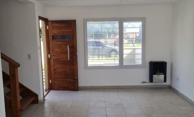 DUPLEX 3 AMBIENTES. BARRIO FELIX U. CAMET.