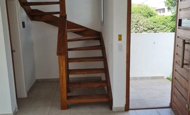 DUPLEX 3 AMBIENTES. BARRIO FELIX U. CAMET.