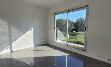 VENTA CASA MODERNA  A ESTRENAR DE DOS PLANTAS ZONA NORTE