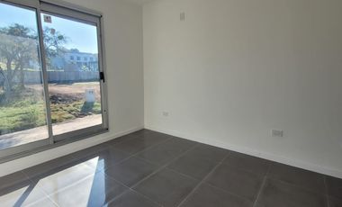VENTA CASA MODERNA  A ESTRENAR DE DOS PLANTAS ZONA NORTE