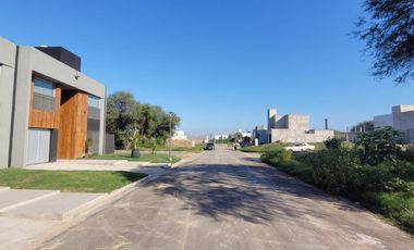 VENTA CASA MODERNA  A ESTRENAR DE DOS PLANTAS ZONA NORTE
