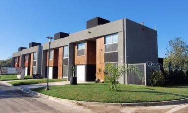 VENTA CASA MODERNA  A ESTRENAR DE DOS PLANTAS ZONA NORTE