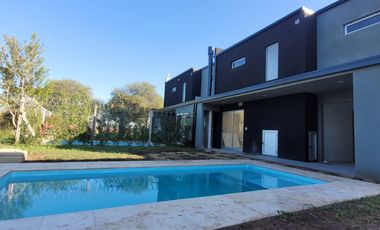 VENTA CASA MODERNA  A ESTRENAR DE DOS PLANTAS ZONA NORTE