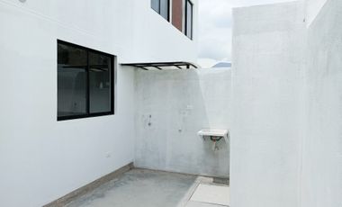 Venta casa a estrenar, sector Mitad del Mundo