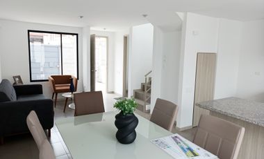 Venta casa a estrenar, sector Mitad del Mundo