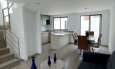 Venta casa a estrenar, sector Mitad del Mundo