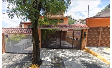 Casa en Remate en Viveros de La Loma, F-2054