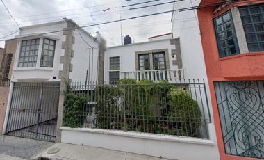 Casa en Remate en Periodista, F-638