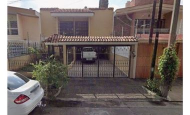 Casa en Remate en Bosques De La Victoria, Guadalajara F-216