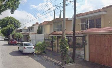 Casa en Remate en Bosques De La Victoria, Guadalajara F-216