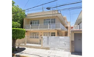 Casa en Remate en 7 Maravillas, F-885