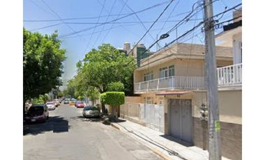 Casa en Remate en 7 Maravillas, F-885