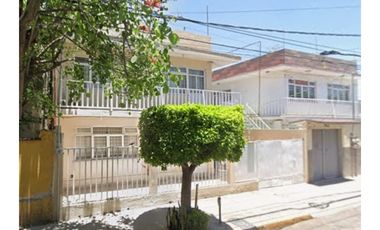 Casa en Remate en 7 Maravillas, F-885