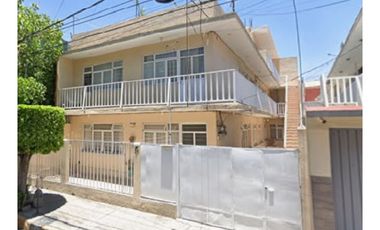 Casa en Remate en 7 Maravillas, F-885