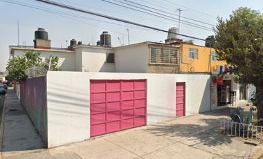 Casa en Remate en Constituyentes De 1917, F-278