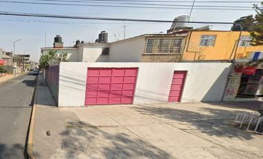 Casa en Remate en Constituyentes De 1917, F-279