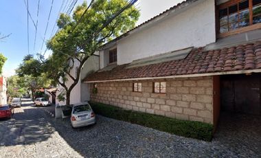 Casa en Remate en San Jeronimo Lidice, F-1412