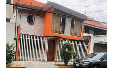 Casa en Remate en Lomas Estrella, F-1871