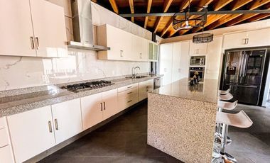 RENTA CASA EN AVANDARO VALLE DE BRAVO -  LA CASA DE LAS ESCULTURAS