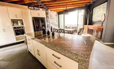 RENTA CASA EN AVANDARO VALLE DE BRAVO -  LA CASA DE LAS ESCULTURAS