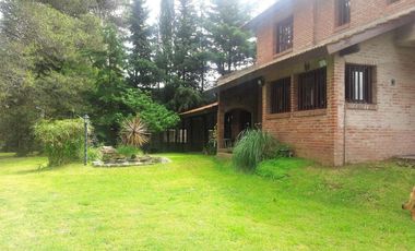 Casa en venta - 3 Dormitorios 2 Baños - Villa Gesell