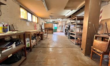 Venta de Deposito en zona comercial en  Ciudadela   2 Departamentos en Planta Alta