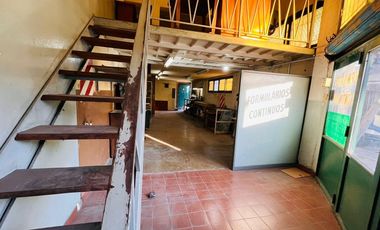 Venta de Deposito en zona comercial en  Ciudadela   2 Departamentos en Planta Alta