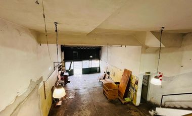 Venta de Deposito en zona comercial en  Ciudadela   2 Departamentos en Planta Alta