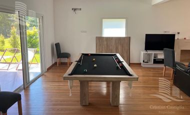 Venta- Casa en Los Castaños con Pileta