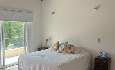 Venta- Casa en Los Castaños con Pileta
