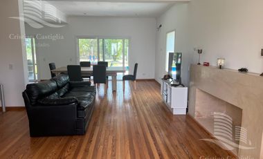 Venta- Casa en Los Castaños con Pileta