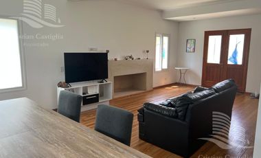 Venta- Casa en Los Castaños con Pileta