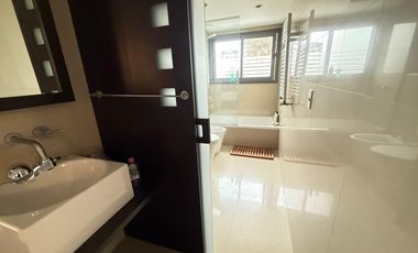 Departamento en  alquiler de 4 ambientes con cochera y pileta
