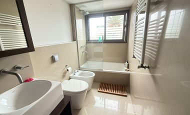 Departamento en  alquiler de 4 ambientes con cochera y pileta