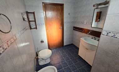 Venta casa 4 ambientes con patio, Mar del Plata