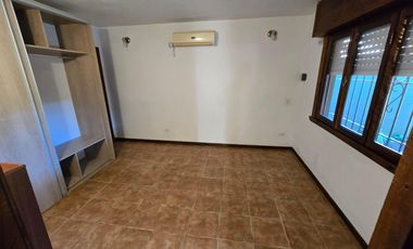 Venta casa 4 ambientes con patio, Mar del Plata