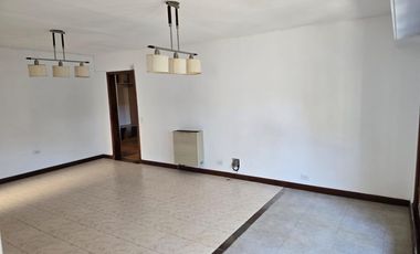 Venta casa 4 ambientes con patio, Mar del Plata