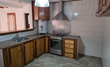 Venta casa 4 ambientes con patio, Mar del Plata